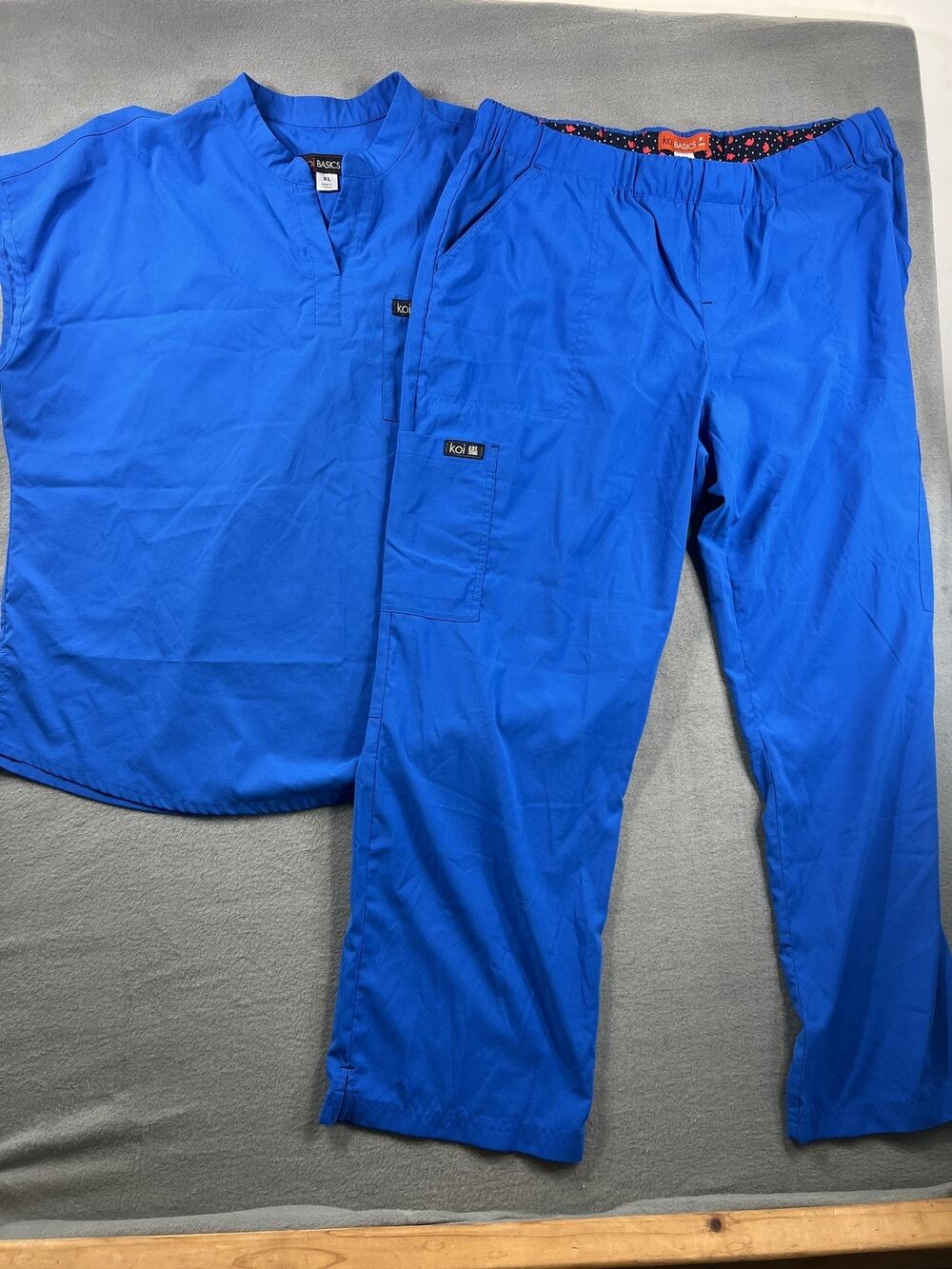 Koi Basics Ari Women's Unisex Stretch Tuck-In Scrub Set Size XL Royal Blue